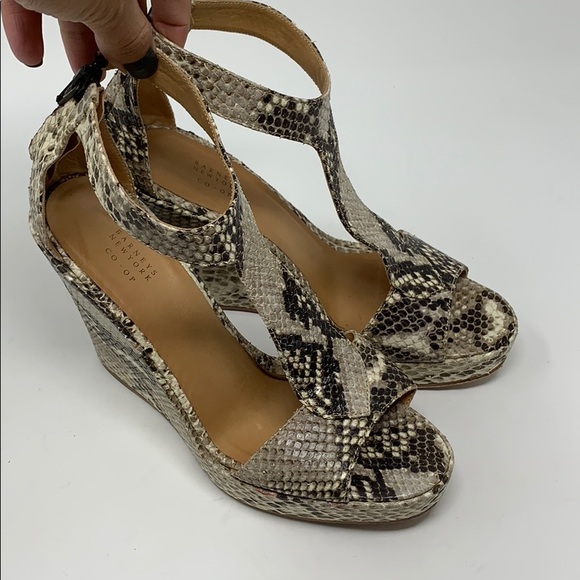 Barneys New York CO-OP Shoes - Barney’s New York co-op platform sandals